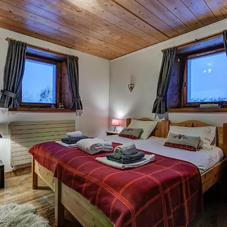 Holliday With 9 Bedrooms, Jacuzzi And Sauna Villa